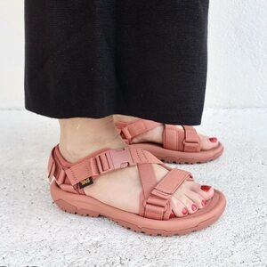 LNWOT Teva Hurricane Verge Womens 7 Sandals Pink Strap Water Shoes